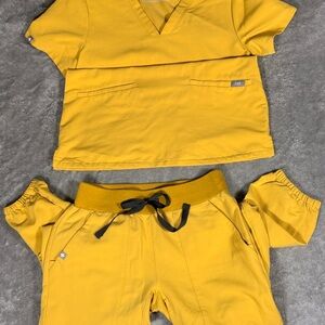 FIGS Mustard Yellow Scrub Set with Black Drawstring XXS / XXS P